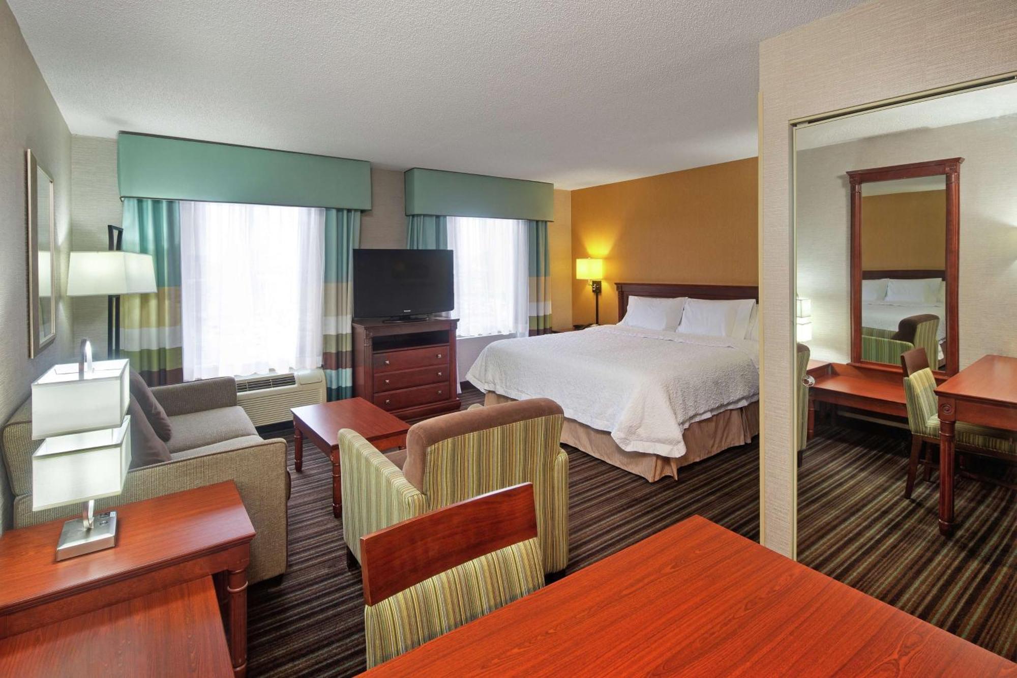 Hampton Inn & Suites By Hilton Toronto Airport Миссиссага Экстерьер фото