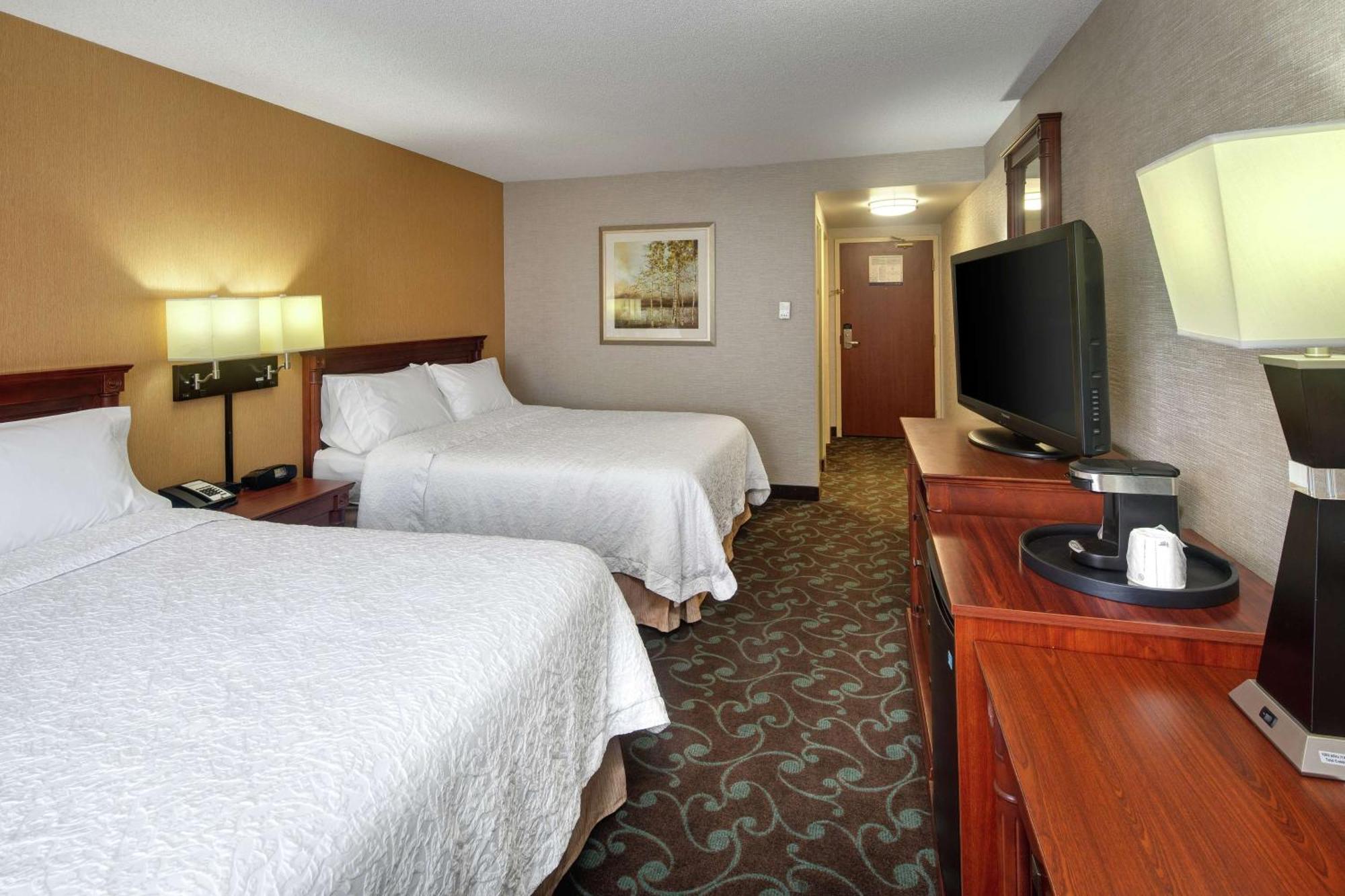 Hampton Inn & Suites By Hilton Toronto Airport Миссиссага Экстерьер фото