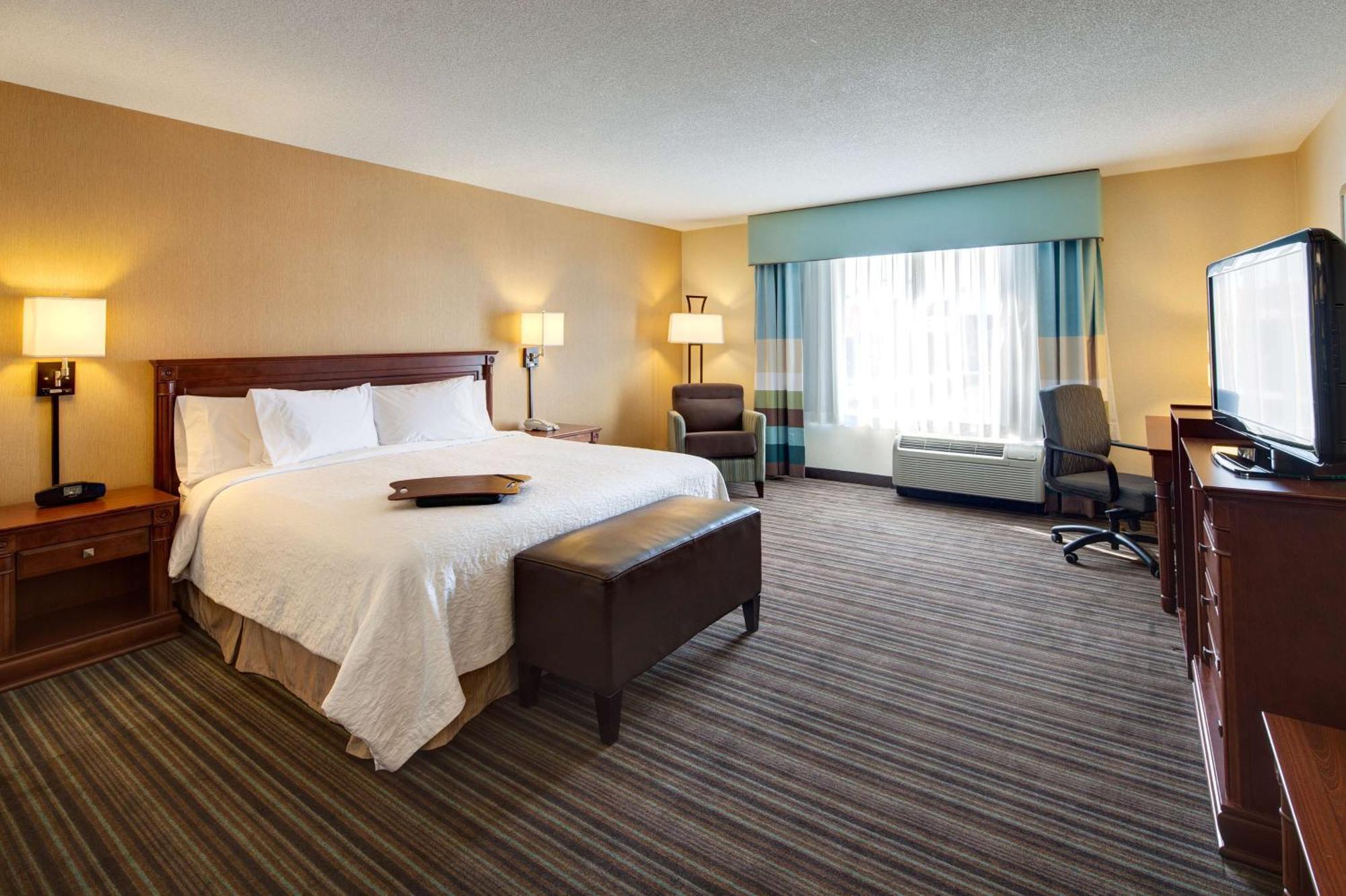 Hampton Inn & Suites By Hilton Toronto Airport Миссиссага Экстерьер фото