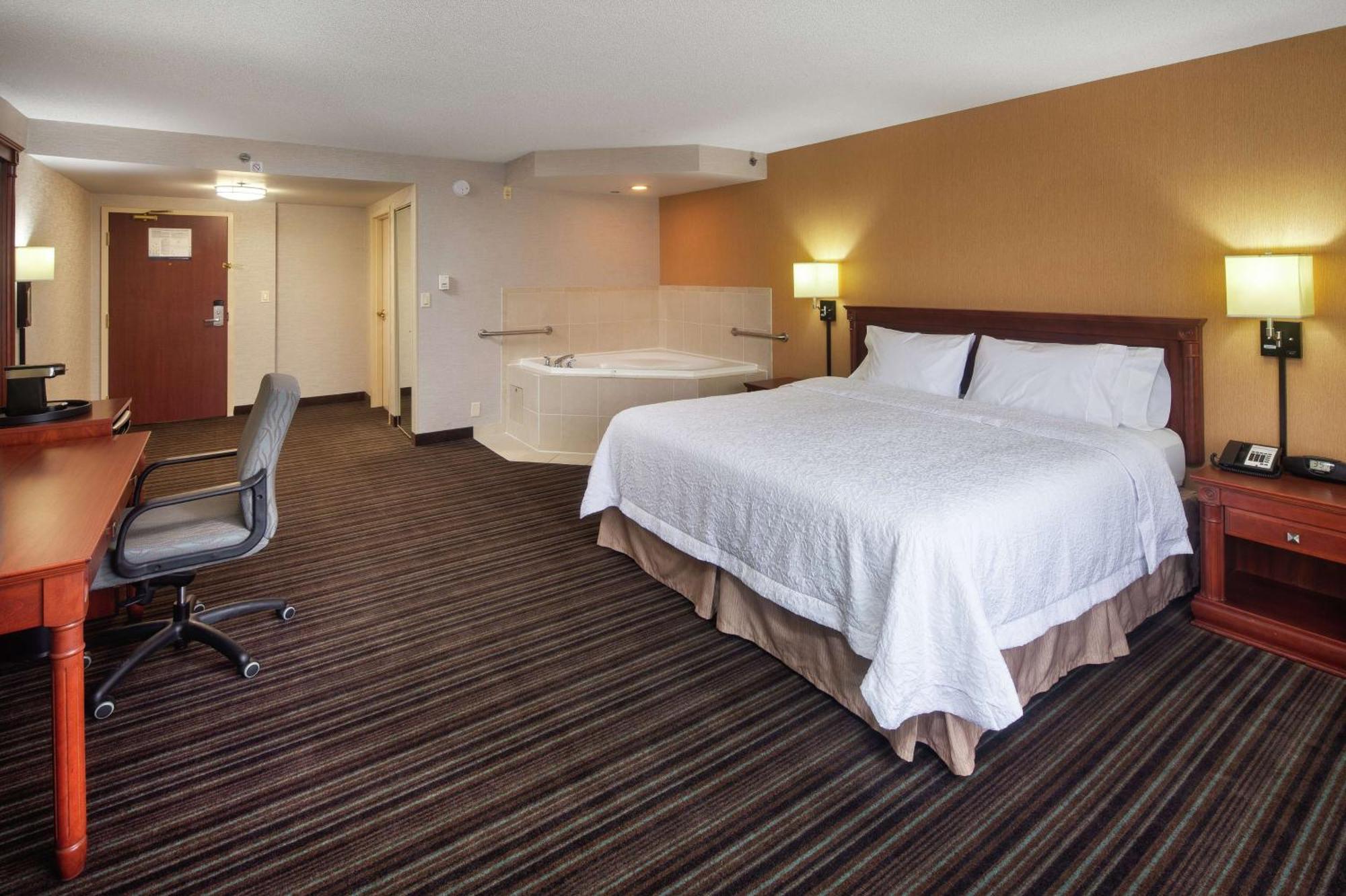 Hampton Inn & Suites By Hilton Toronto Airport Миссиссага Экстерьер фото