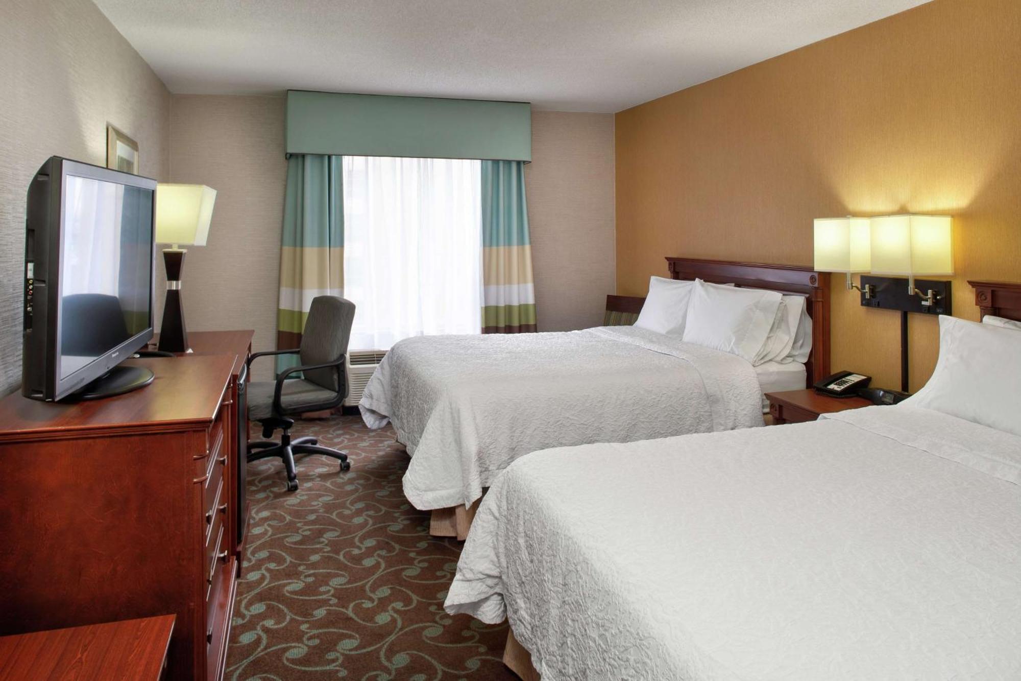 Hampton Inn & Suites By Hilton Toronto Airport Миссиссага Экстерьер фото