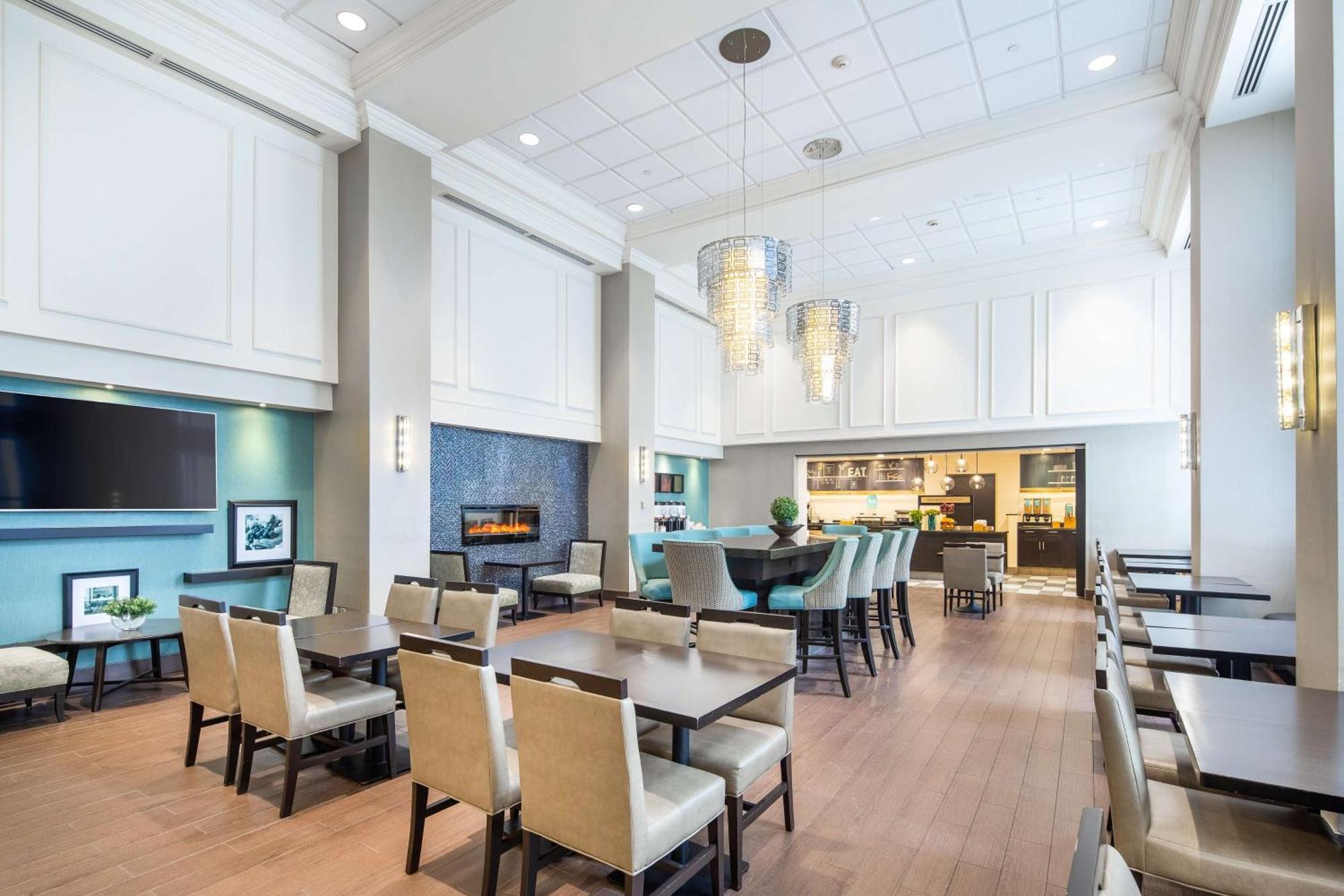 Hampton Inn & Suites By Hilton Toronto Airport Миссиссага Экстерьер фото