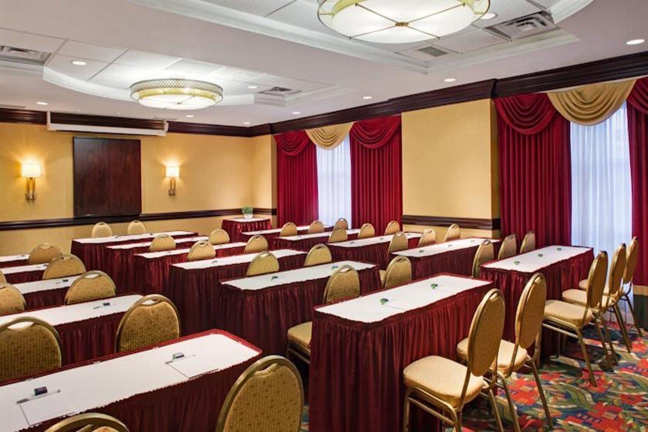 Hampton Inn & Suites By Hilton Toronto Airport Миссиссага Экстерьер фото